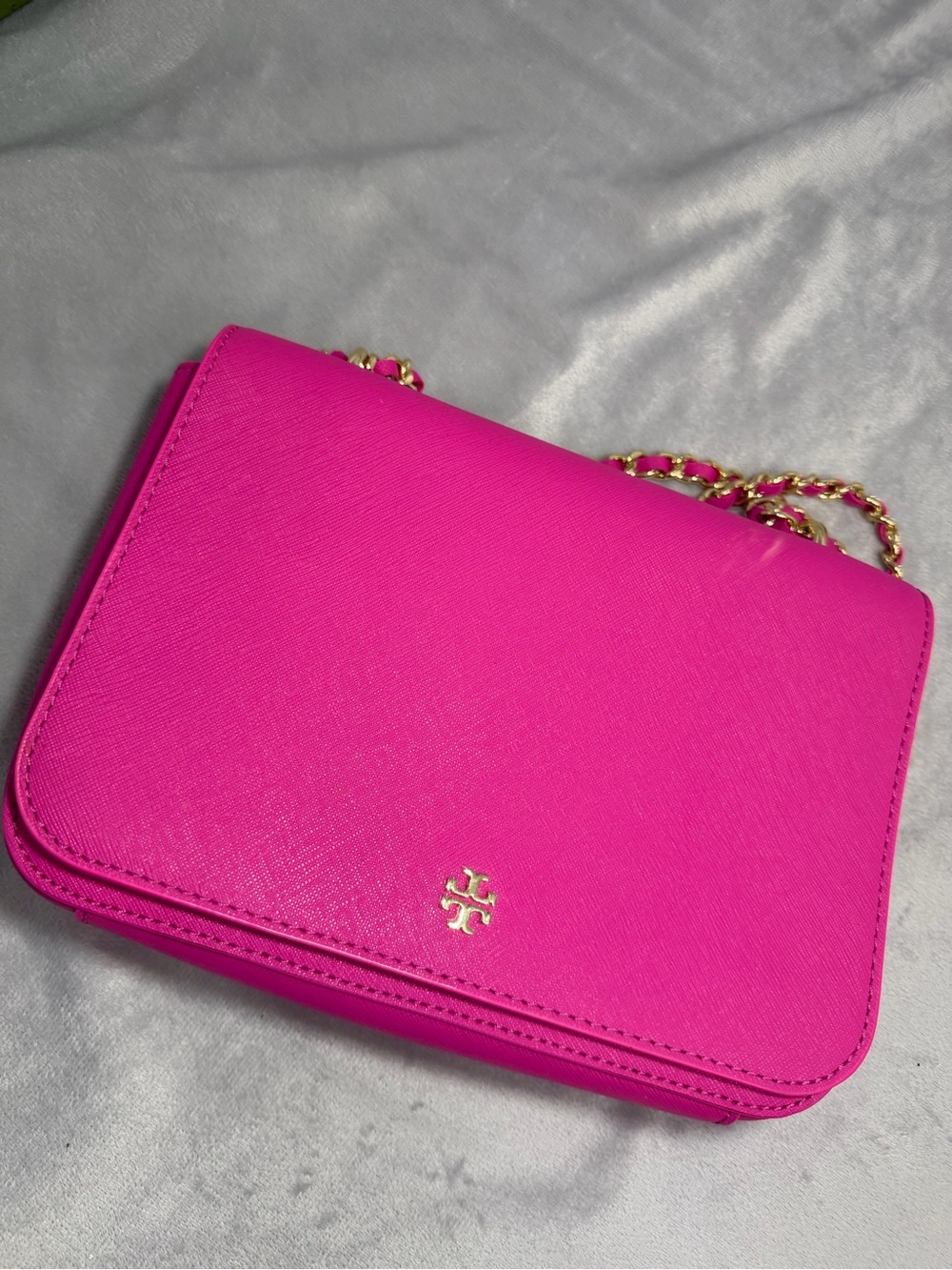 Tory Burch Hot Pink Crossbody Bag with Gold Chain - Picture 7 of 9